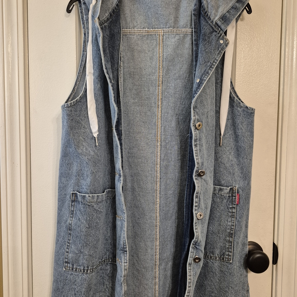 Sleeveless Hooded Denim Vest with Front Pockets